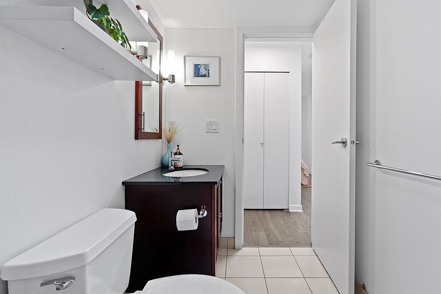 301 122 E 3rd Street North Vancouver, BC - 25