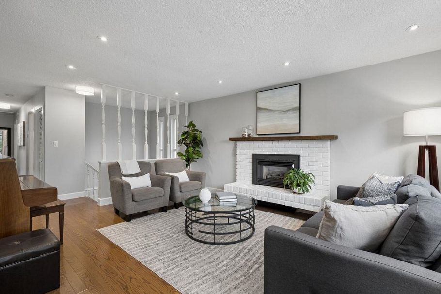 3285 Fromme Road North Vancouver, BC - 2