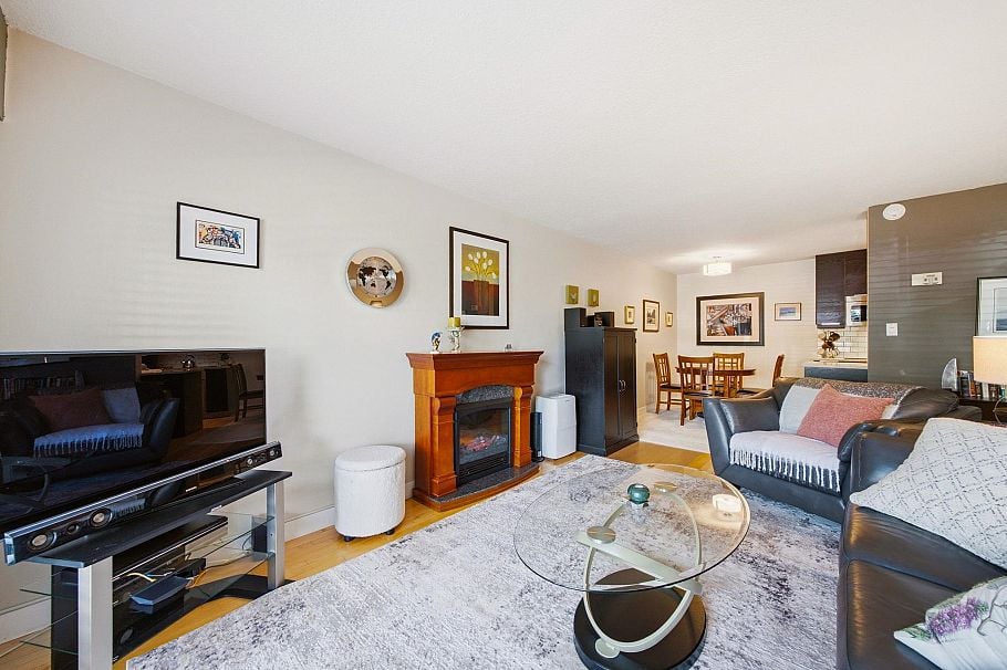101 123 E 19th Street North Vancouver, BC - 1