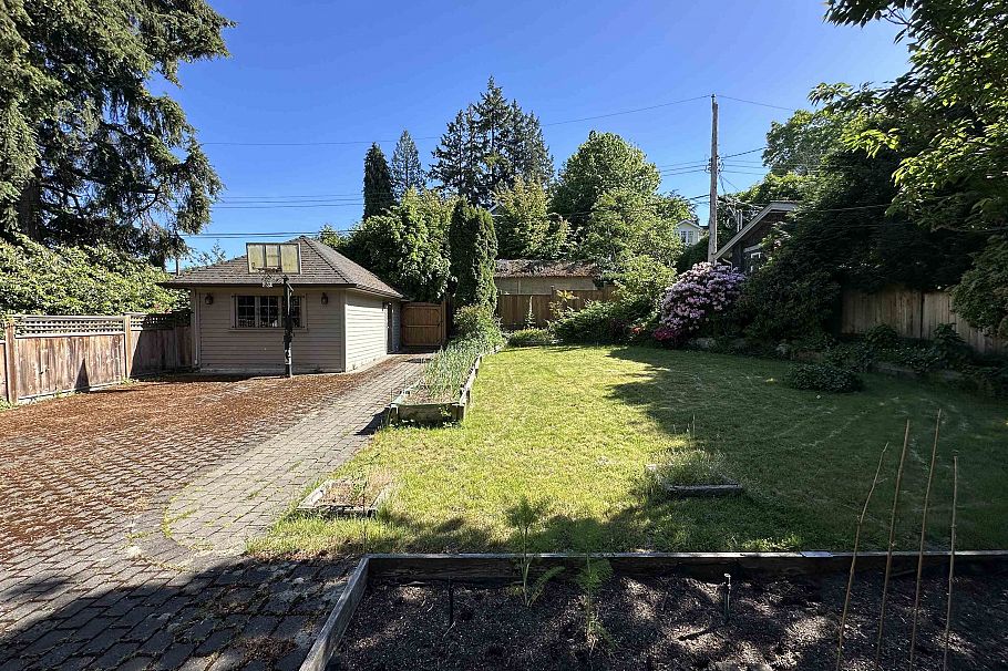 4678 W 3rd Avenue Vancouver, BC - 17
