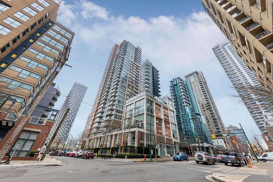2707 1351 Continental Street Vancouver, BC - 1