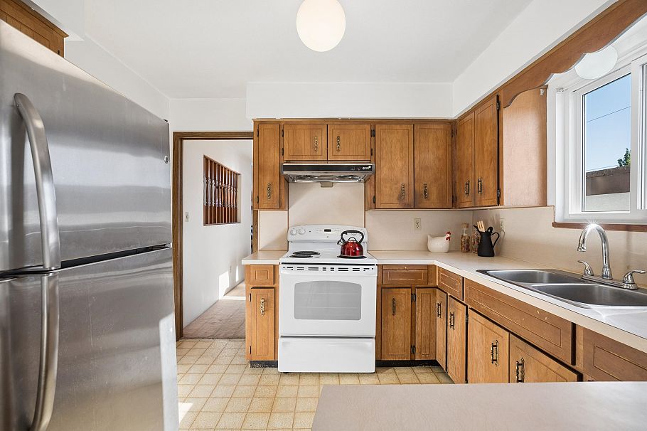 2047 E 52nd Avenue Vancouver, BC - 11