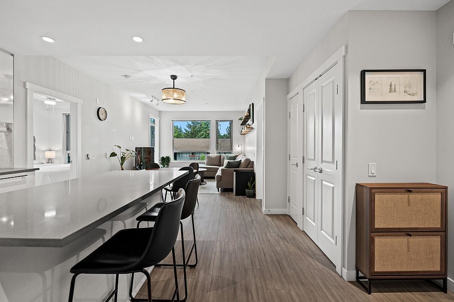 315 2651 Library Lane North Vancouver, BC - 9