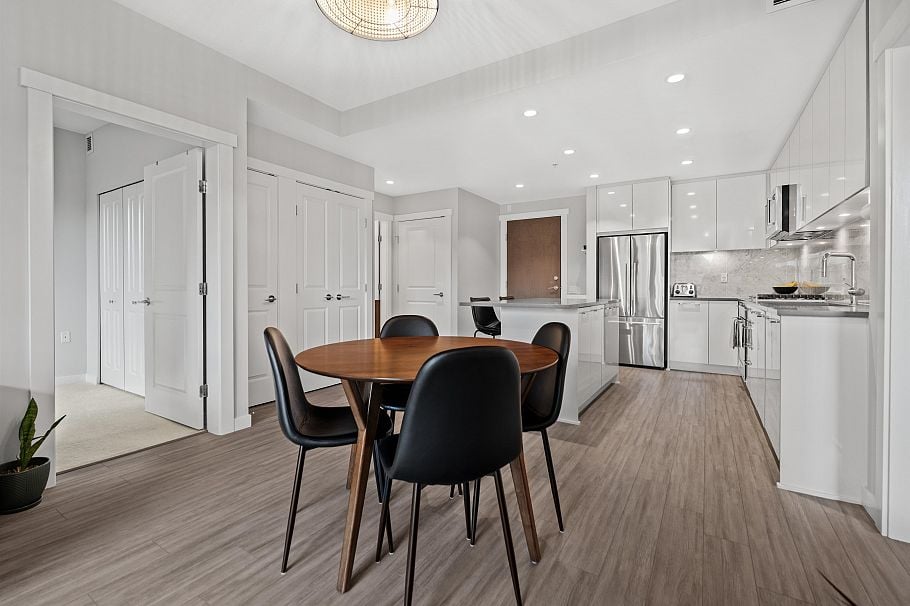 315 2651 Library Lane North Vancouver, BC - 16