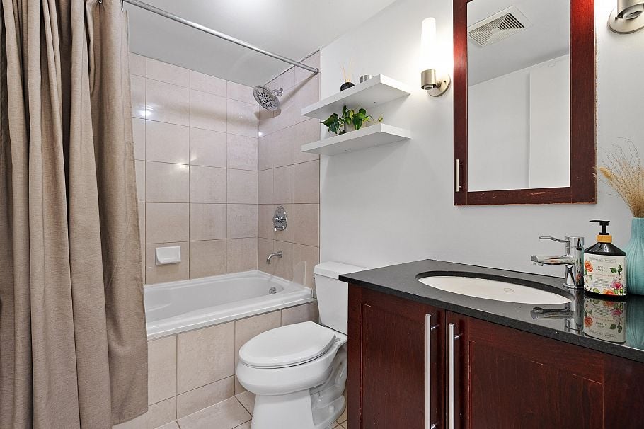 301 122 E 3rd Street North Vancouver, BC - 24