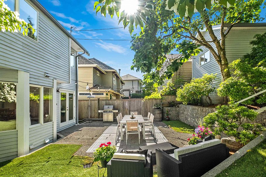 448 Brand Street North Vancouver, BC - 24