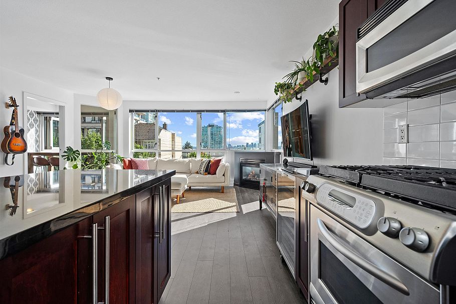 301 122 E 3rd Street North Vancouver, BC - 11