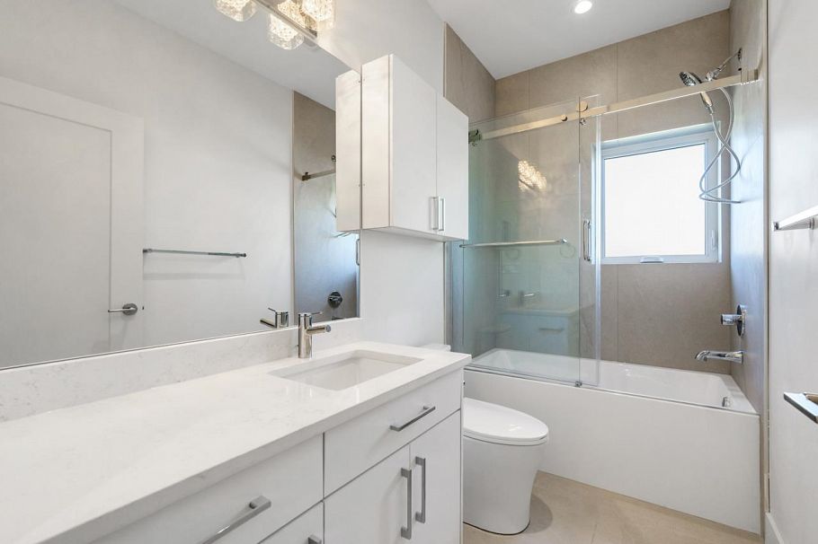 1 366 E 64th Avenue Vancouver, BC - 12