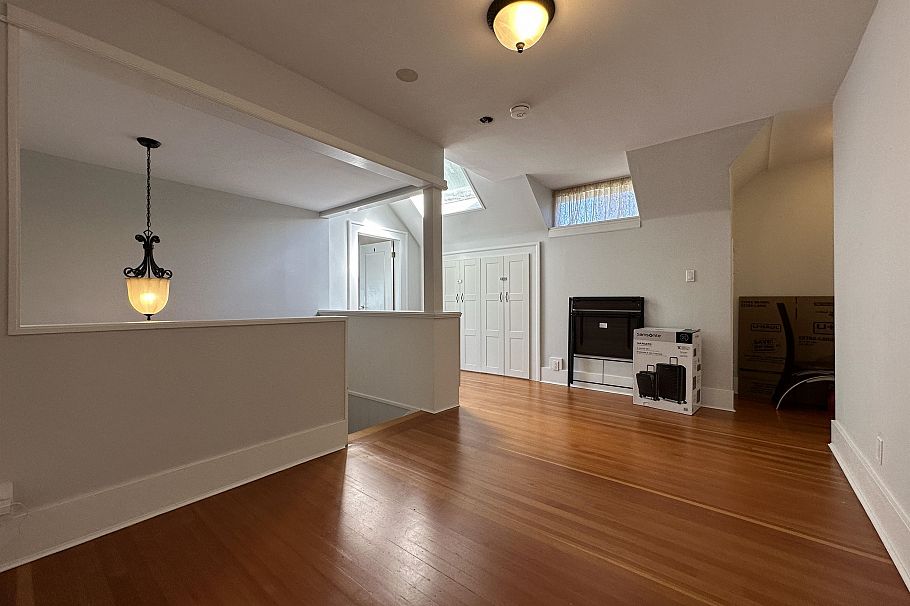 4678 W 3rd Avenue Vancouver, BC - 6