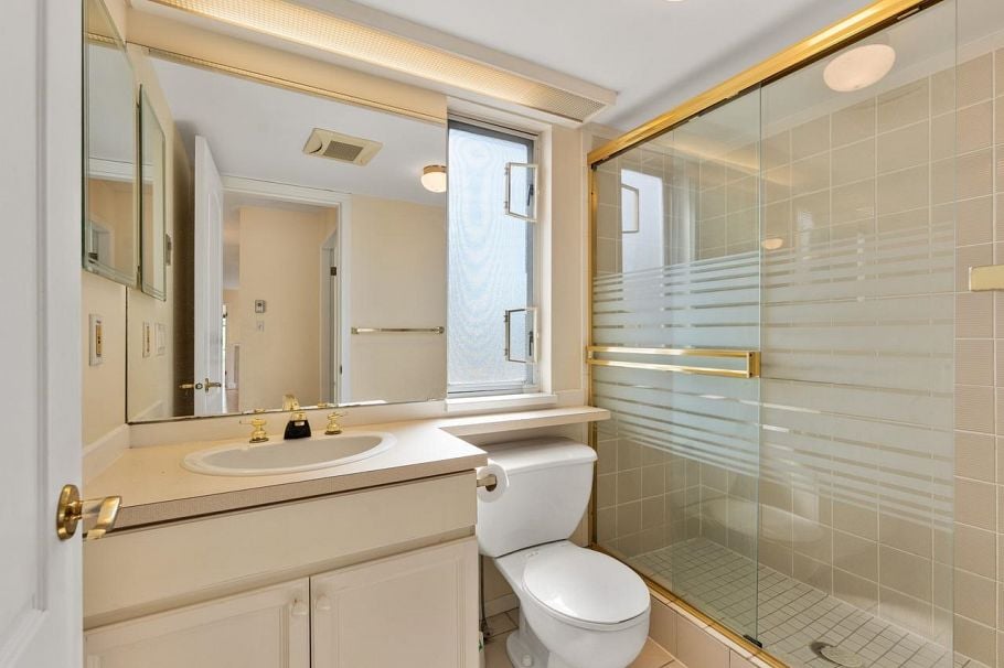 401 7620 Columbia Street Vancouver, BC - 17