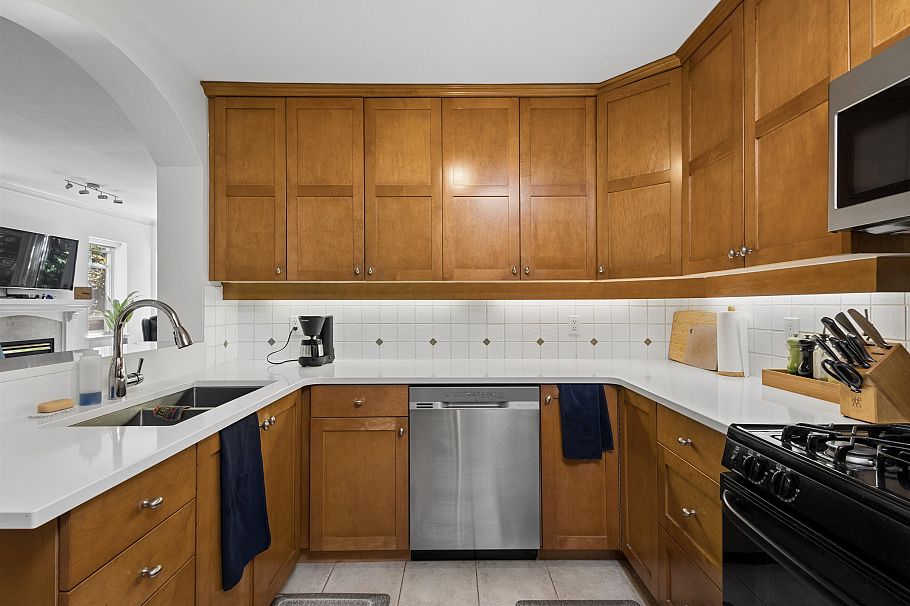 2487 W 39th Avenue Vancouver, BC - 8