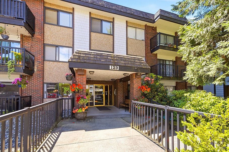101 123 E 19th Street North Vancouver, BC - 18