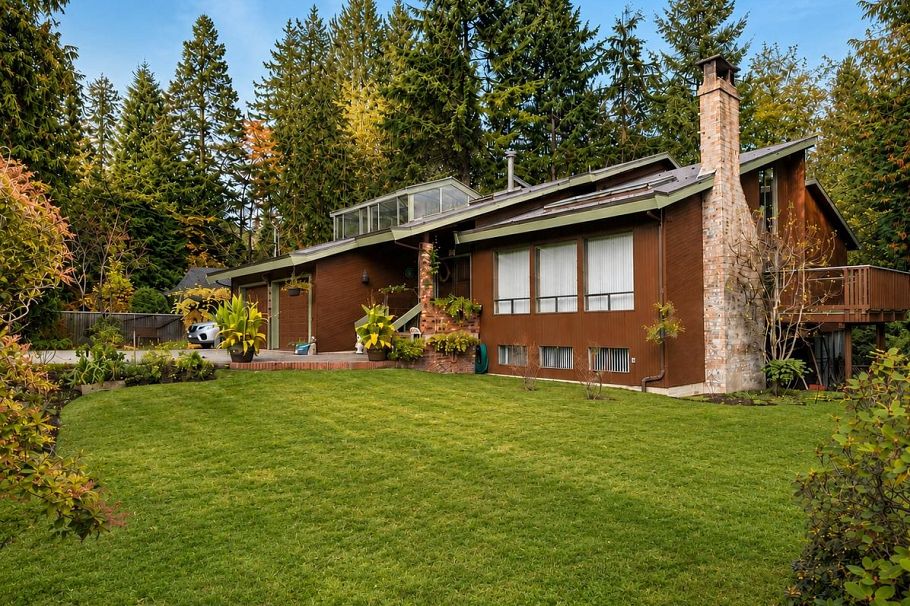 1498 Chamberlain Drive North Vancouver, BC - 2