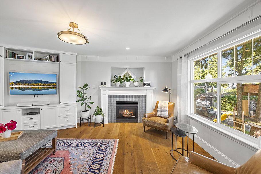 448 Brand Street North Vancouver, BC - 2
