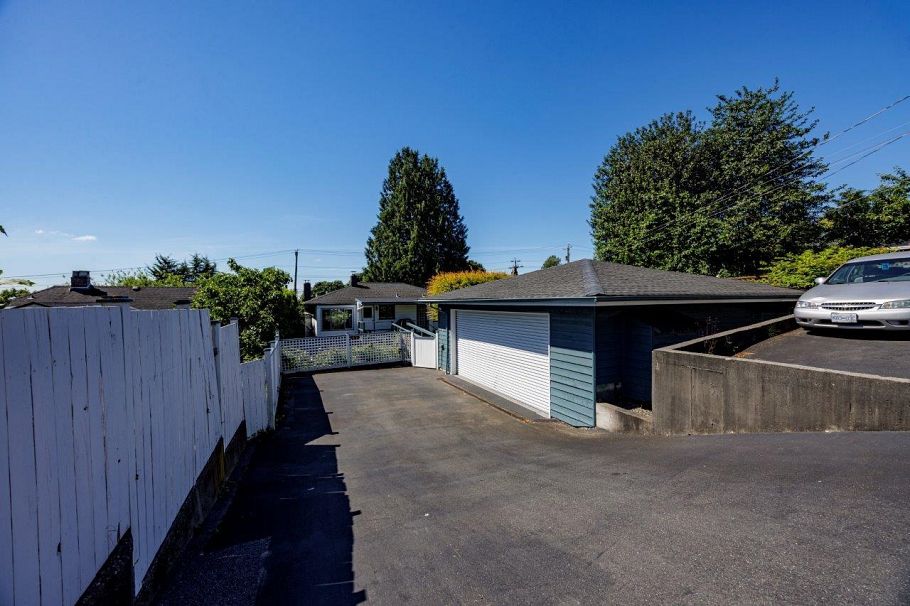 836 E 4th Street North Vancouver, BC - 21