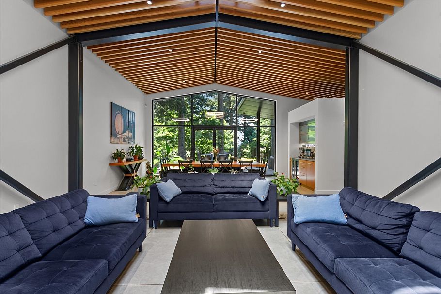 2409 Windridge Drive North Vancouver, BC - 2