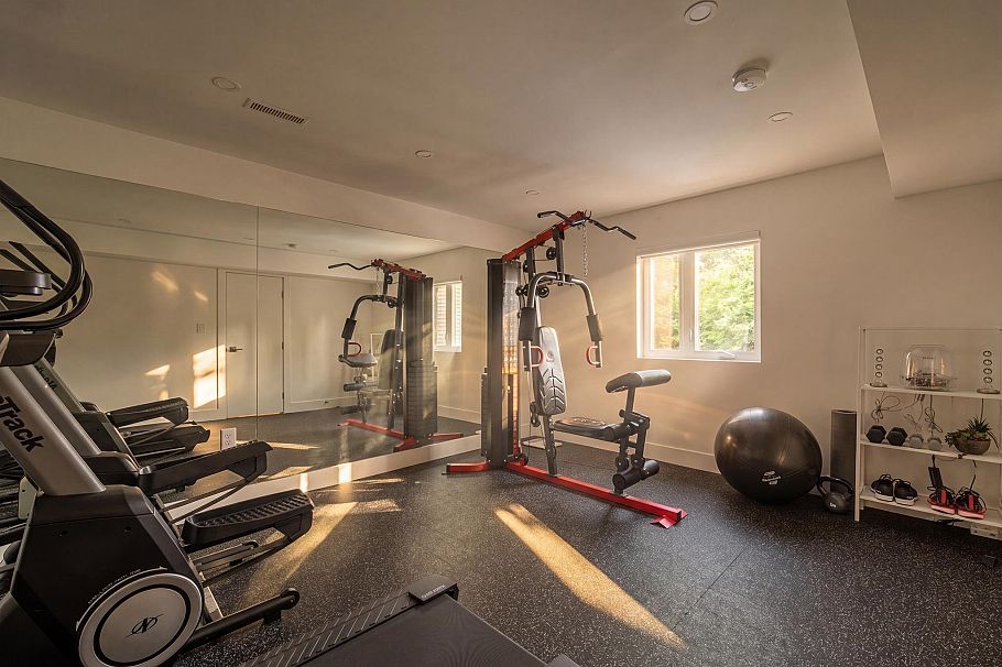 4283 Capilano Road North Vancouver, BC - 29