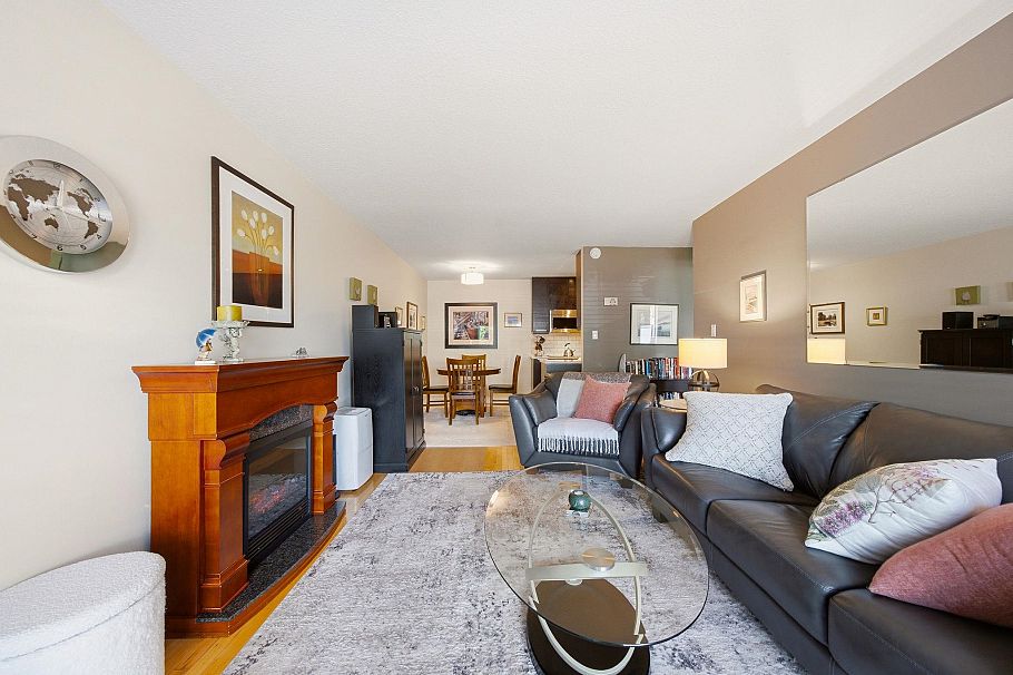101 123 E 19th Street North Vancouver, BC - 4