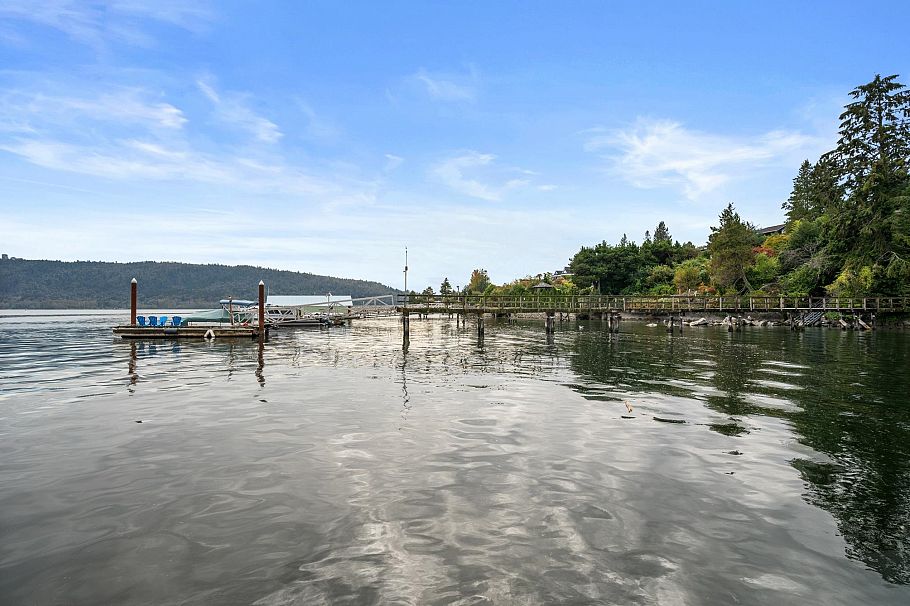 828 Beachview Drive North Vancouver, BC - 28