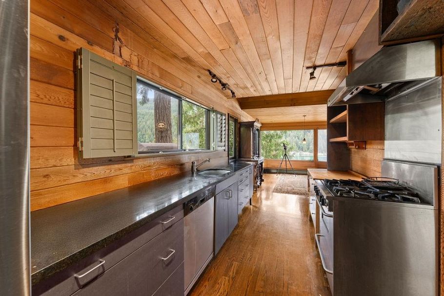 4678 Eastridge Road North Vancouver, BC - 18