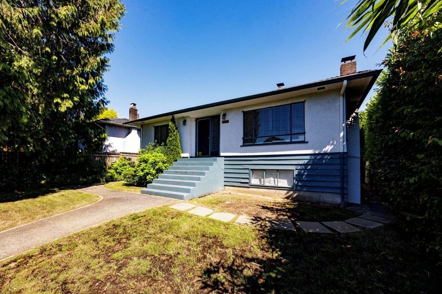 836 E 4th Street North Vancouver, BC - 3