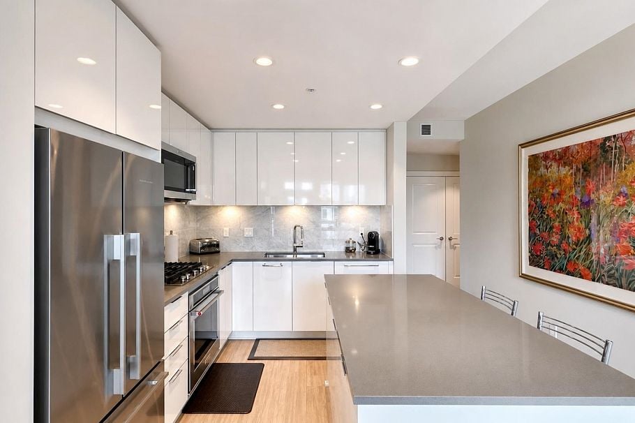 301 2651 Library Lane North Vancouver, BC - 11