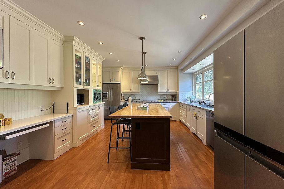 4678 W 3rd Avenue Vancouver, BC - 5