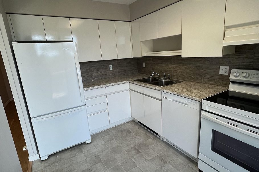 306 1327 E Keith Road North Vancouver, BC - 5