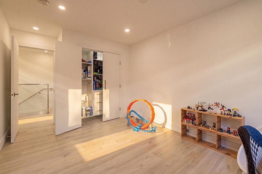 4283 Capilano Road North Vancouver, BC - 23