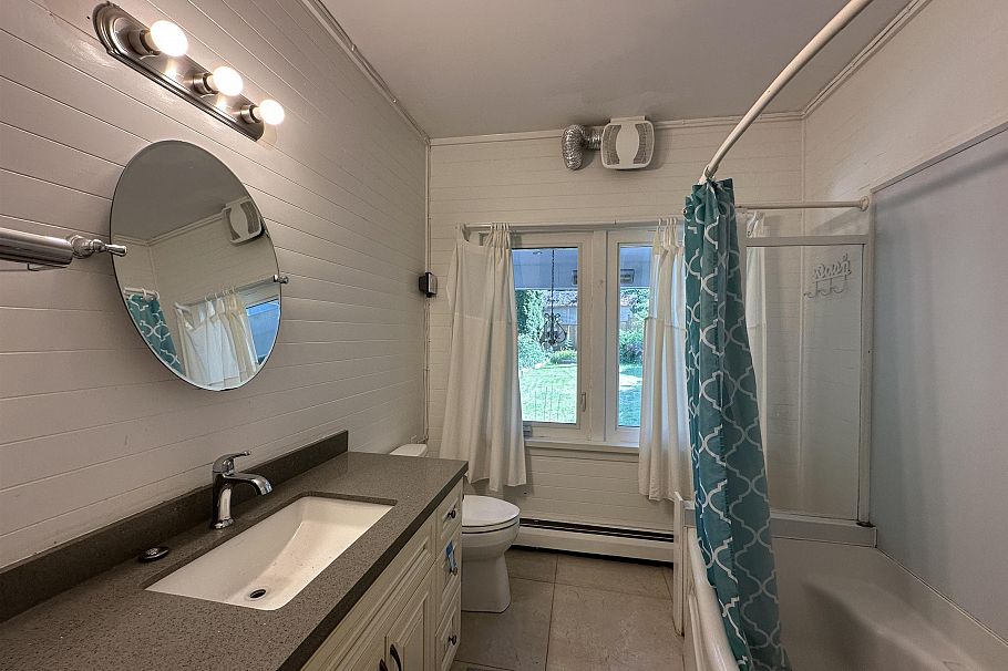 4678 W 3rd Avenue Vancouver, BC - 8
