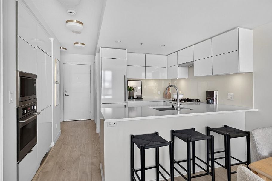 707 238 W Broadway Vancouver, BC - 2