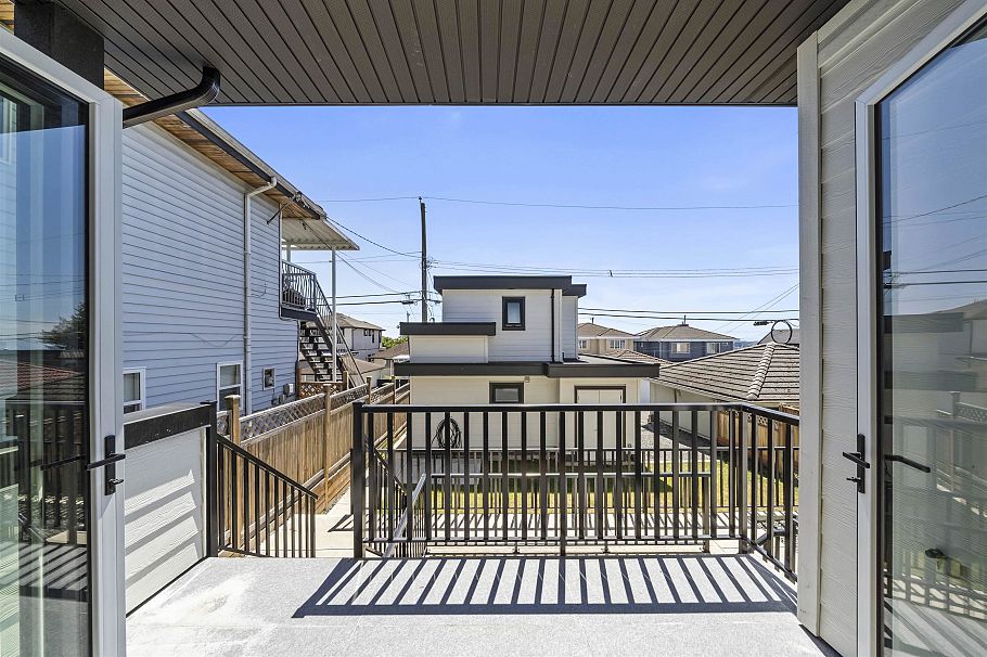 742 E 58th Avenue Vancouver, BC - 19
