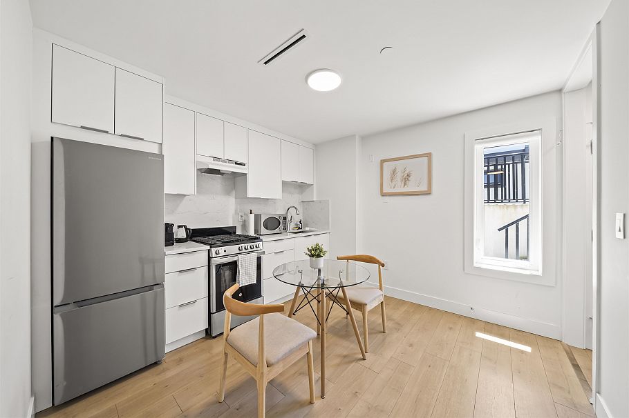 742 E 58th Avenue Vancouver, BC - 23