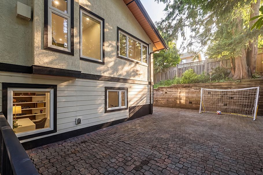 4283 Capilano Road North Vancouver, BC - 31