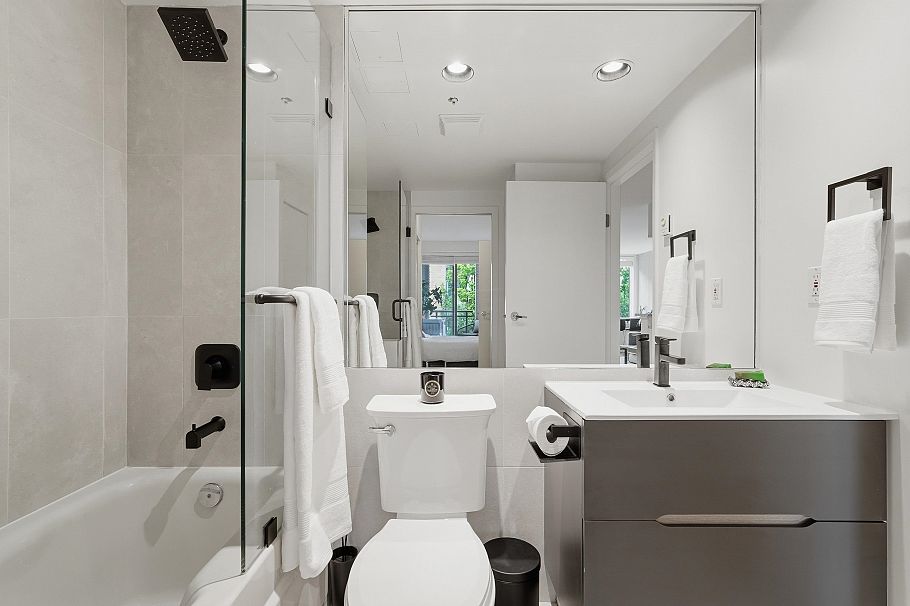 303 1888 York Avenue Vancouver, BC - 5
