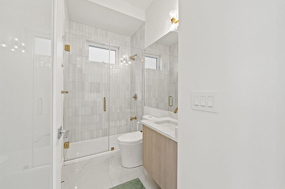 742 E 58th Avenue Vancouver, BC - 15