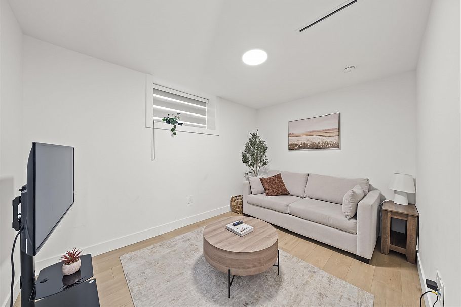 742 E 58th Avenue Vancouver, BC - 22