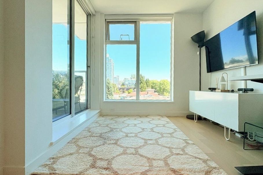 522 2220 Kingsway Vancouver, BC - 2