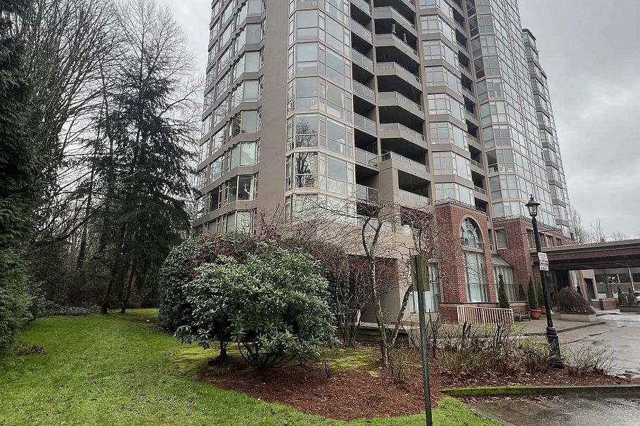306 1327 E Keith Road North Vancouver, BC - 1