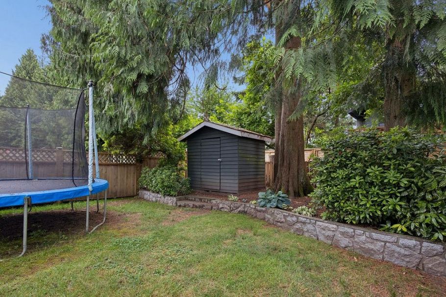 3285 Fromme Road North Vancouver, BC - 32