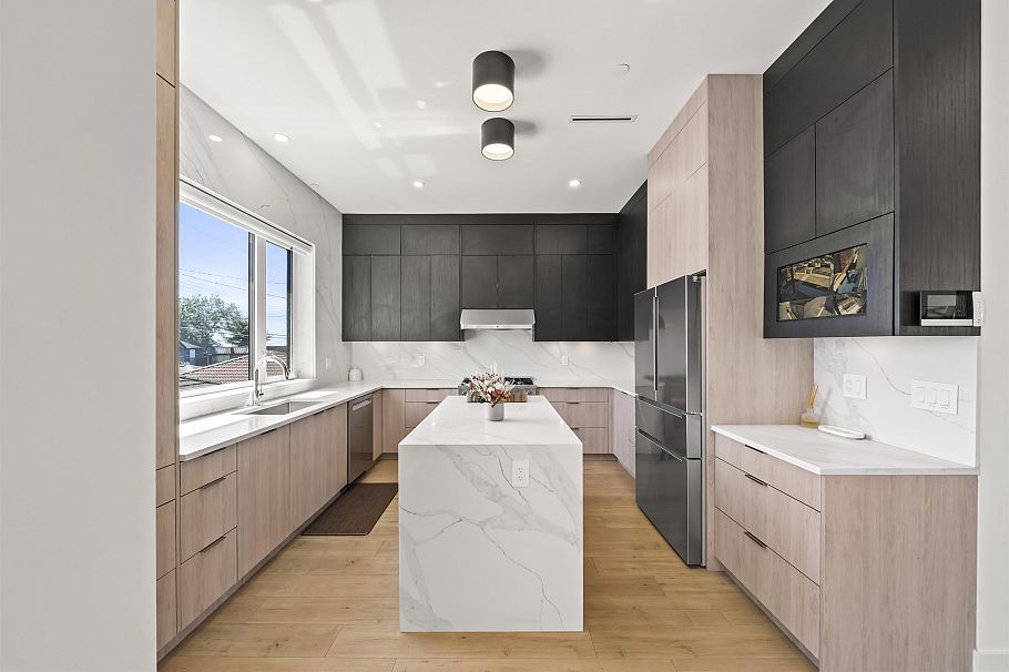 742 E 58th Avenue Vancouver, BC - 6