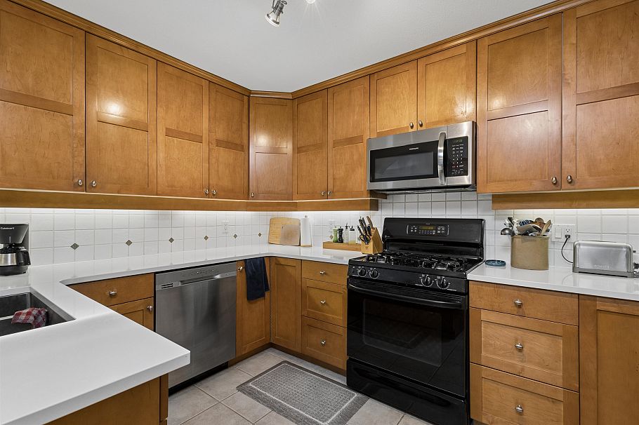 2487 W 39th Avenue Vancouver, BC - 9