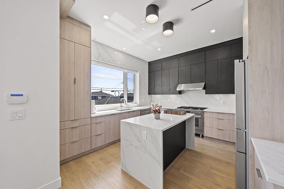 742 E 58th Avenue Vancouver, BC - 7