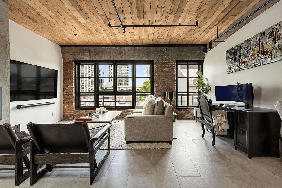 407 1066 Hamilton Street Vancouver, BC - 1