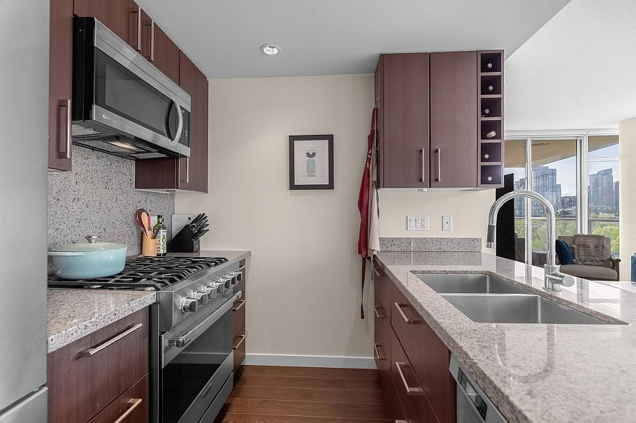 608 1708 Columbia Street Vancouver, BC - 11