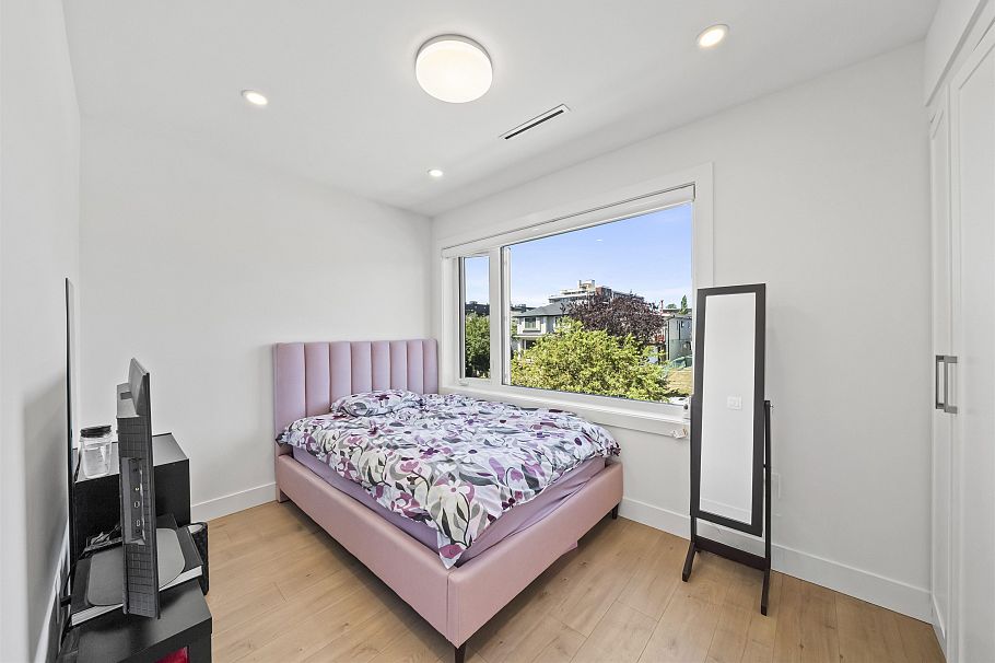 742 E 58th Avenue Vancouver, BC - 16