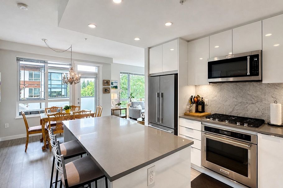 301 2651 Library Lane North Vancouver, BC - 9
