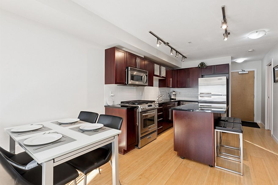 311 122 E 3rd Street North Vancouver, BC - 1