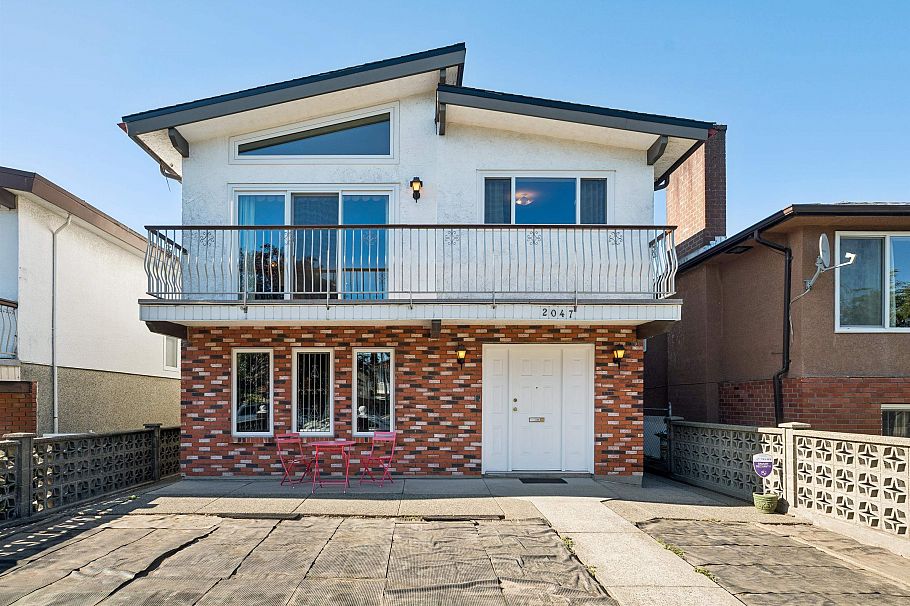 2047 E 52nd Avenue Vancouver, BC - 37