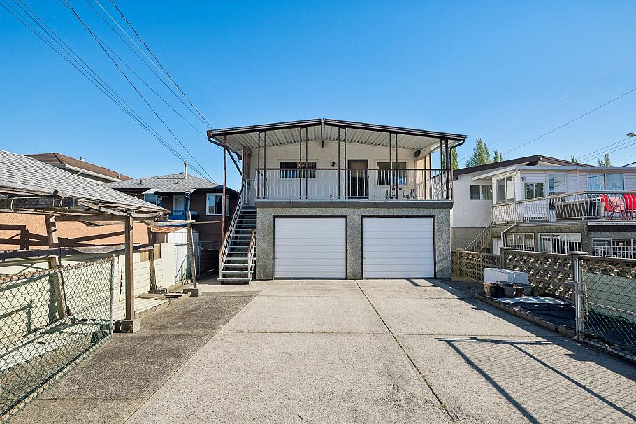 2047 E 52nd Avenue Vancouver, BC - 35